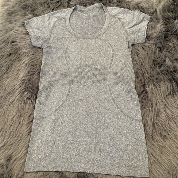 lululemon athletica Tops - Lululemon Heathered Grey Swiftly Tee